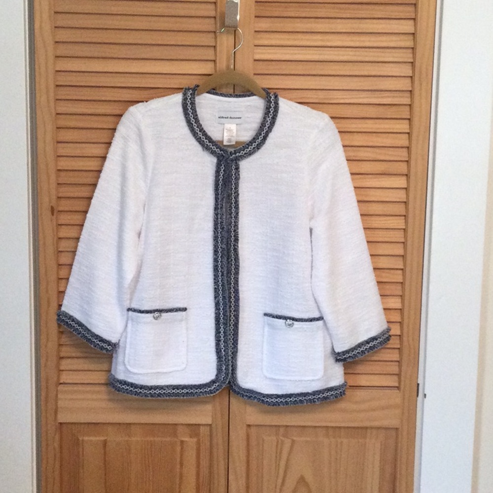 Alfred Dunner White and Black Blazer with Structured Silhouette